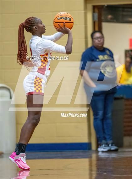 Thumbnail 3 in Durham Academy vs. Douglas Byrd photogallery.