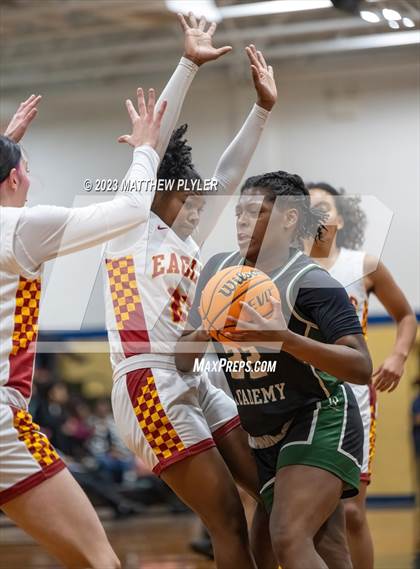 Thumbnail 2 in Durham Academy vs. Douglas Byrd photogallery.