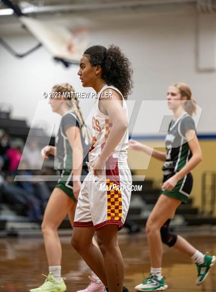 Thumbnail 1 in Durham Academy vs. Douglas Byrd photogallery.