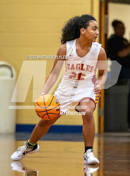 Thumbnail 1 in Durham Academy vs. Douglas Byrd photogallery.