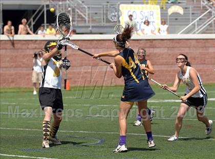 Thumbnail 3 in Shoreham-Wading River vs. Honeoye Falls-Lima (NYSPHSAA Class C Final) photogallery.