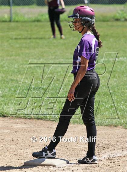Thumbnail 2 in Sacred Heart @ East Granby (CIAC Class S 1st Round) photogallery.