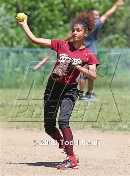 Thumbnail 1 in Sacred Heart @ East Granby (CIAC Class S 1st Round) photogallery.
