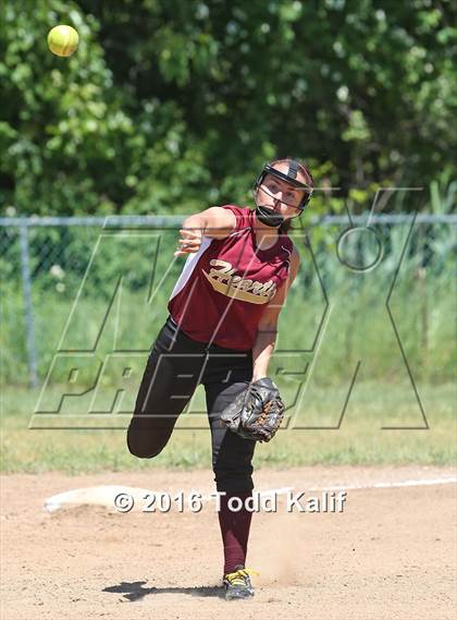 Thumbnail 3 in Sacred Heart @ East Granby (CIAC Class S 1st Round) photogallery.
