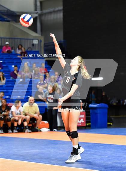 Thumbnail 2 in Jonesboro vs Marion (AHSAA 6A State Final) photogallery.