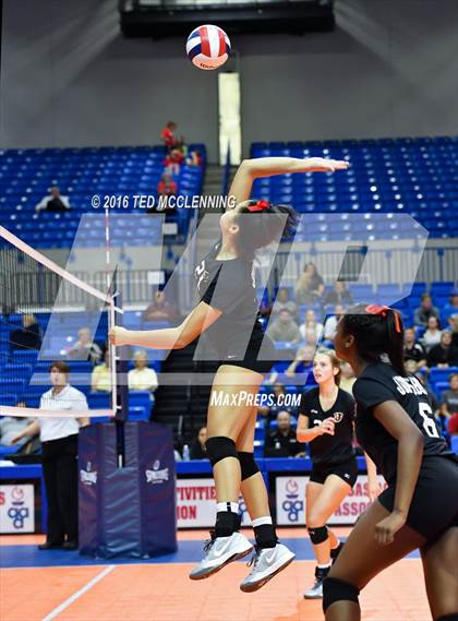 Thumbnail 2 in Jonesboro vs Marion (AHSAA 6A State Final) photogallery.