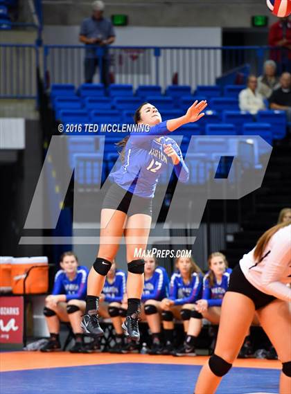 Thumbnail 2 in Jonesboro vs Marion (AHSAA 6A State Final) photogallery.