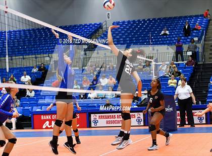 Thumbnail 3 in Jonesboro vs Marion (AHSAA 6A State Final) photogallery.