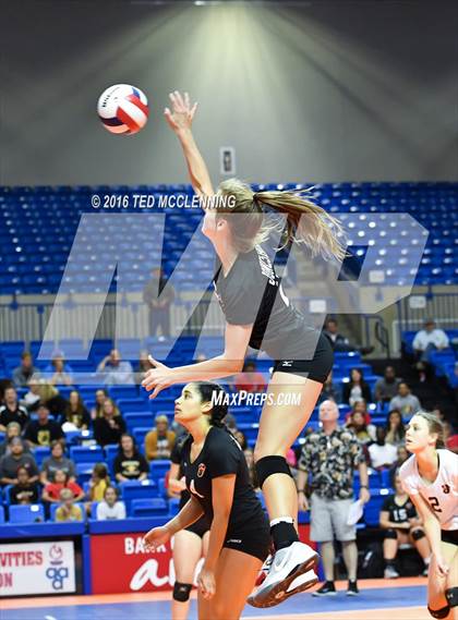 Thumbnail 2 in Jonesboro vs Marion (AHSAA 6A State Final) photogallery.