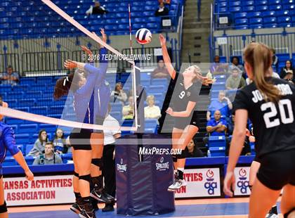 Thumbnail 1 in Jonesboro vs Marion (AHSAA 6A State Final) photogallery.