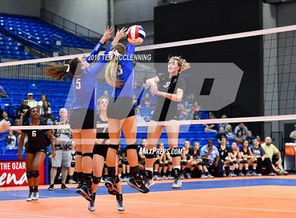 Thumbnail 1 in Jonesboro vs Marion (AHSAA 6A State Final) photogallery.