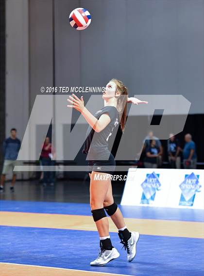Thumbnail 2 in Jonesboro vs Marion (AHSAA 6A State Final) photogallery.