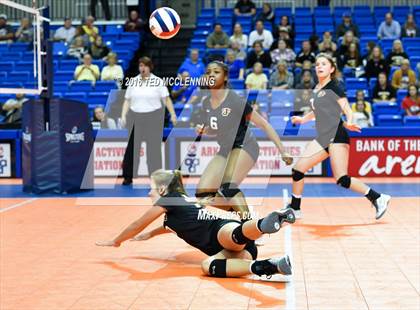 Thumbnail 3 in Jonesboro vs Marion (AHSAA 6A State Final) photogallery.