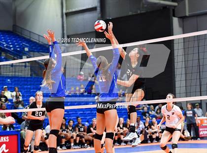 Thumbnail 2 in Jonesboro vs Marion (AHSAA 6A State Final) photogallery.