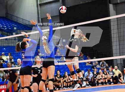 Thumbnail 2 in Jonesboro vs Marion (AHSAA 6A State Final) photogallery.
