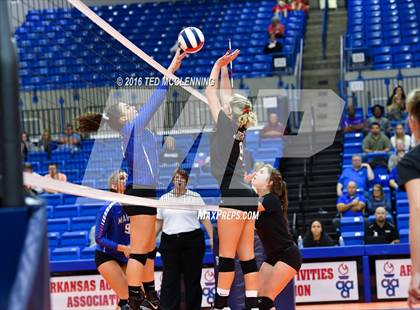 Thumbnail 3 in Jonesboro vs Marion (AHSAA 6A State Final) photogallery.