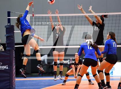 Thumbnail 1 in Jonesboro vs Marion (AHSAA 6A State Final) photogallery.