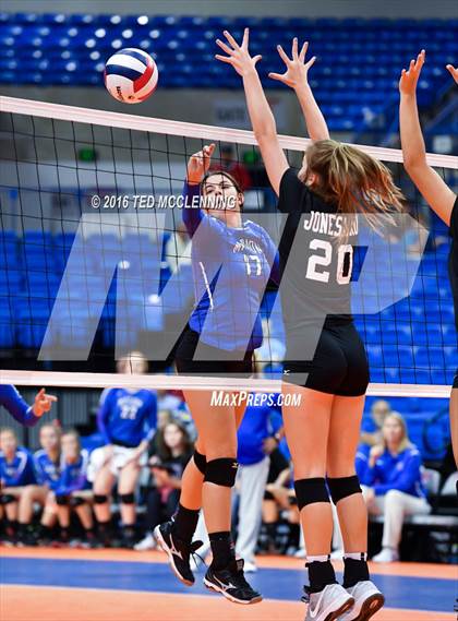 Thumbnail 2 in Jonesboro vs Marion (AHSAA 6A State Final) photogallery.