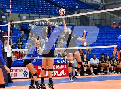 Thumbnail 1 in Jonesboro vs Marion (AHSAA 6A State Final) photogallery.