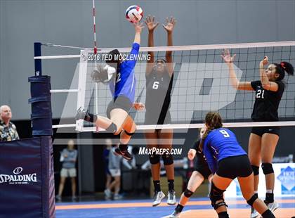 Thumbnail 2 in Jonesboro vs Marion (AHSAA 6A State Final) photogallery.