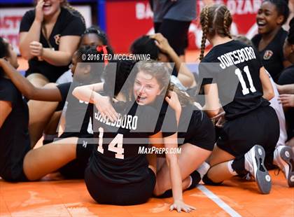 Thumbnail 2 in Jonesboro vs Marion (AHSAA 6A State Final) photogallery.