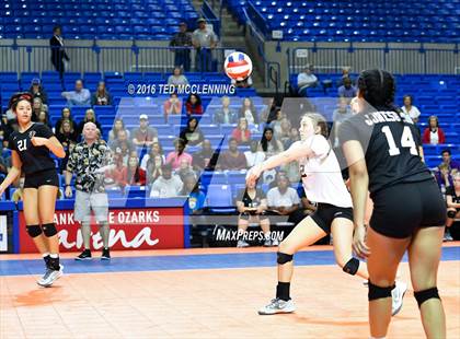 Thumbnail 2 in Jonesboro vs Marion (AHSAA 6A State Final) photogallery.