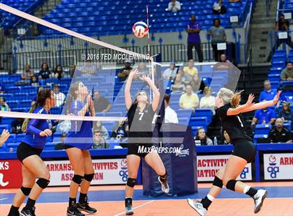 Thumbnail 1 in Jonesboro vs Marion (AHSAA 6A State Final) photogallery.