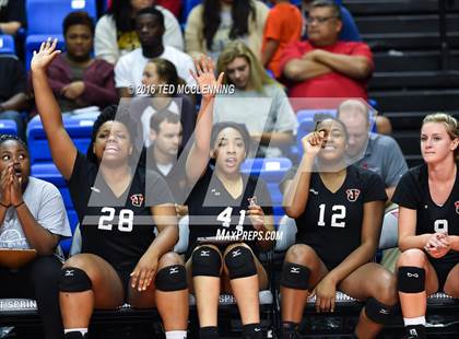 Thumbnail 2 in Jonesboro vs Marion (AHSAA 6A State Final) photogallery.