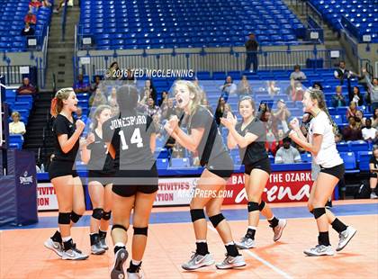 Thumbnail 3 in Jonesboro vs Marion (AHSAA 6A State Final) photogallery.