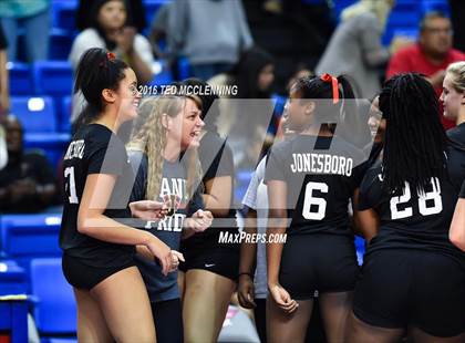 Thumbnail 3 in Jonesboro vs Marion (AHSAA 6A State Final) photogallery.