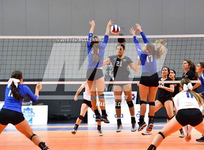 Thumbnail 3 in Jonesboro vs Marion (AHSAA 6A State Final) photogallery.