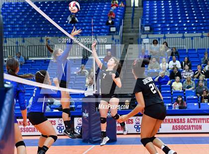 Thumbnail 2 in Jonesboro vs Marion (AHSAA 6A State Final) photogallery.