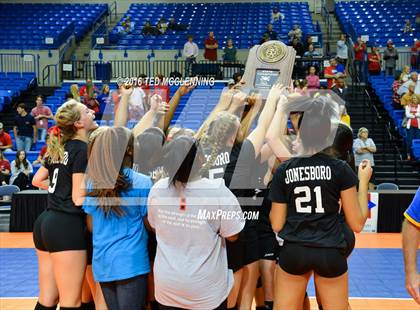 Thumbnail 1 in Jonesboro vs Marion (AHSAA 6A State Final) photogallery.