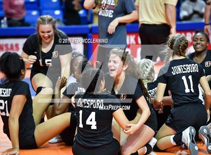 Thumbnail 3 in Jonesboro vs Marion (AHSAA 6A State Final) photogallery.