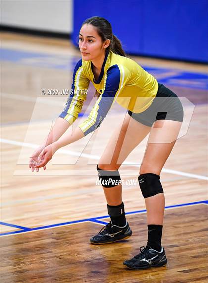 Thumbnail 3 in Brazos Christian vs Holy Trinity Catholic photogallery.