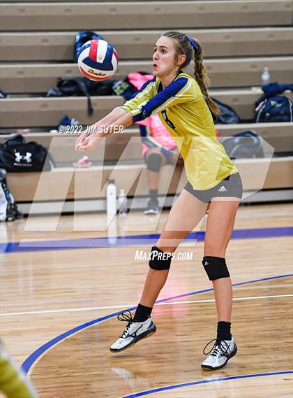 Thumbnail 2 in Brazos Christian vs Holy Trinity Catholic photogallery.