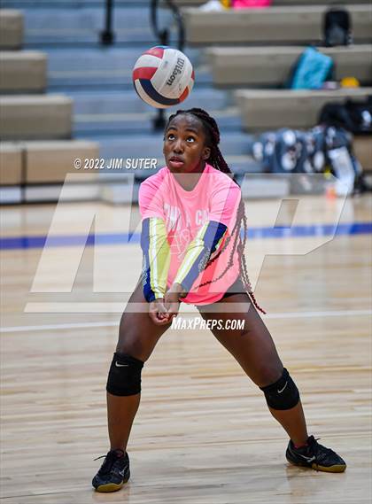 Thumbnail 3 in Brazos Christian vs Holy Trinity Catholic photogallery.