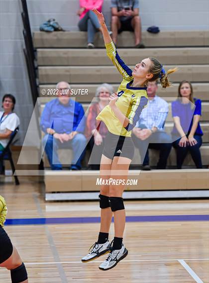 Thumbnail 1 in Brazos Christian vs Holy Trinity Catholic photogallery.