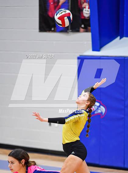Thumbnail 3 in Brazos Christian vs Holy Trinity Catholic photogallery.