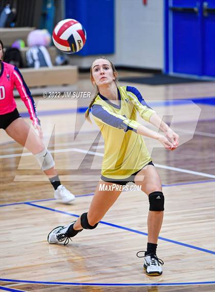 Thumbnail 1 in Brazos Christian vs Holy Trinity Catholic photogallery.