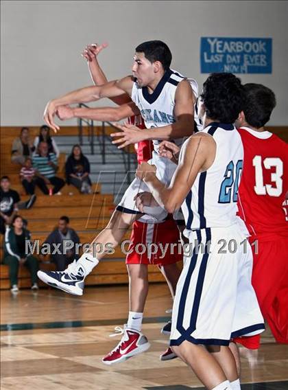 Thumbnail 3 in Sam Rayburn vs. Sharyland (McDonald's Texas Invitational) photogallery.