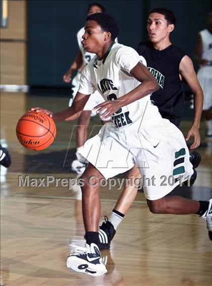 Thumbnail 2 in Mayde Creek vs. Pasadena (McDonald's Texas Invitational) photogallery.