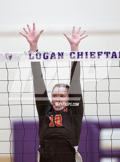 Thumbnail 3 in Meadowbrook vs. Adena (OHSAA D3 Regional Final) photogallery.