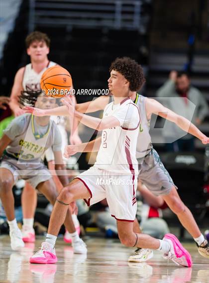 Thumbnail 3 in Central Cabarrus vs Hickory (NCHSAA 3A Regional Final) photogallery.