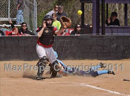 Thumbnail 3 in McMinn Central vs. Weaver photogallery.