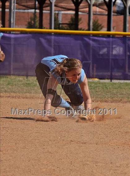 Thumbnail 1 in McMinn Central vs. Weaver photogallery.