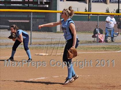 Thumbnail 2 in McMinn Central vs. Weaver photogallery.