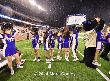 Thumbnail 2 in Mart vs. Bells (UIL 2A Area Playoff) photogallery.