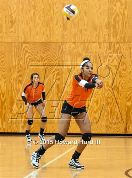 Thumbnail 1 in Haltom vs Nimitz (EMS-ISD Tournament) photogallery.