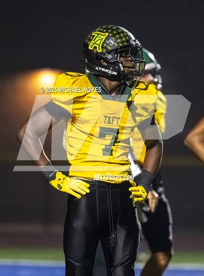 Thumbnail 1 in Taft vs. Clinton-Massie (OHSAA Division 4 Regional) photogallery.